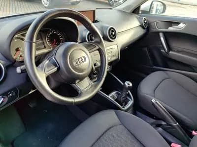 Vendo Audi A1 2010 - 11990 EUR, 196000 km - AUTO.MOTO.pt