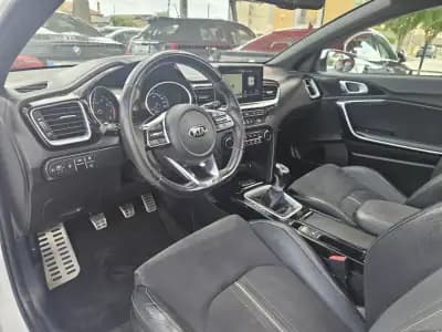 Vendo Kia ProCeed 2020 - 17400 EUR, 119400 km - AUTO.MOTO.pt