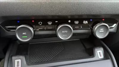 Sell Citroën e-C4 2022 - 20900 EUR, 23500 km - AUTO.MOTO.pt