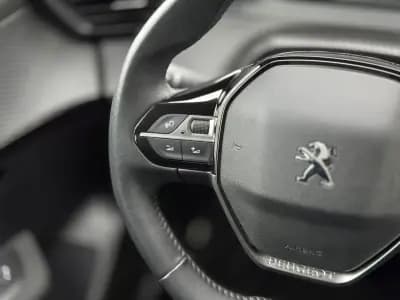 Sell Peugeot 208 2022 - 13800 EUR, 40000 km - AUTO.MOTO.pt