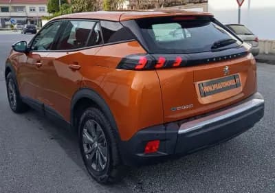 Vendo Peugeot e-2008 2022 - 17990 EUR, 26500 km - AUTO.MOTO.pt