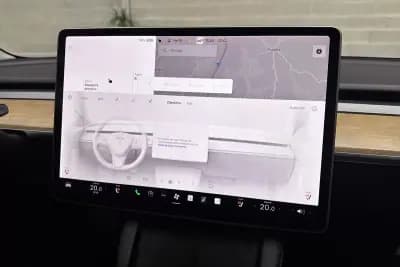 Vendo Tesla Model 3 2021 - 25450 EUR, 58710 km - AUTO.MOTO.pt