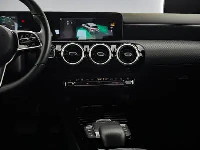 Vendo Mercedes-Benz A 250e 2021 - 26450 EUR, 94000 km - AUTO.MOTO.pt