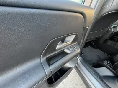 Sell Mercedes-Benz GLB 200 2021 - 28450 EUR, 180000 km - AUTO.MOTO.pt