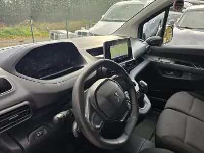 Vendo Peugeot Partner 2020 - 13900 EUR, 99000 km - AUTO.MOTO.pt