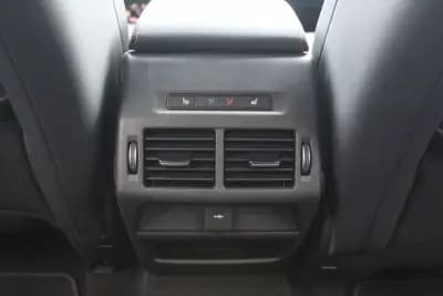 Vendo Land Rover Discovery Sport 2022 - 39780 EUR, 56494 km - AUTO.MOTO.pt