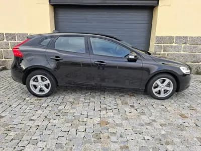 Vendo Volvo V40 2018 - 15990 EUR, 122118 km - AUTO.MOTO.pt