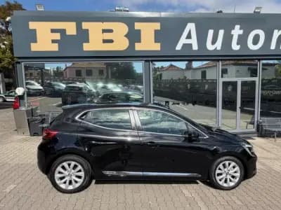 Sell Renault Clio 2022 - 15500 EUR, 77463 km - AUTO.MOTO.pt