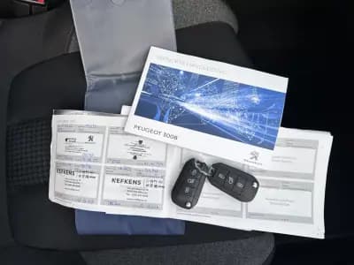 Vendo Peugeot 3008 2019 - 13900 EUR, 180000 km - AUTO.MOTO.pt