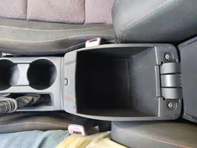 Vendo Toyota Auris Touring Sports 2015 - 12980 EUR, 229000 km - AUTO.MOTO.pt