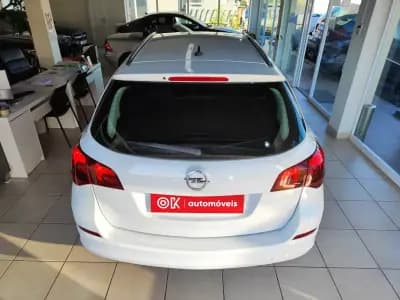 Vendo Opel Astra Sports Tourer 2011 - 6750 EUR, 226000 km - AUTO.MOTO.pt