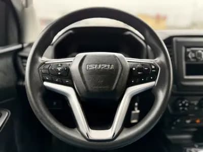 Vendo Isuzu D-Max 2023 - 32950 EUR, 109000 km - AUTO.MOTO.pt