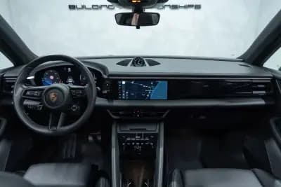 Sell Porsche Macan 2024 - 87950 EUR, 16000 km - AUTO.MOTO.pt