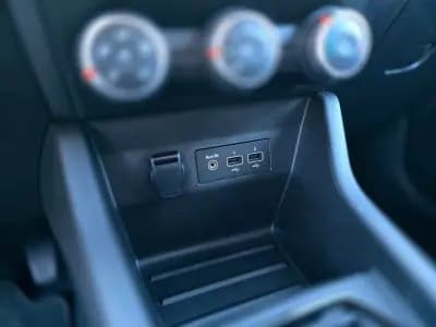 Vendo Renault Clio 2023 - 14750 EUR, 24600 km - AUTO.MOTO.pt