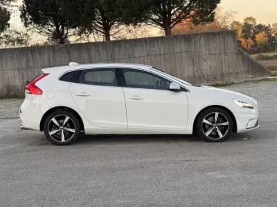 Vendo Volvo V40 2017 - 17990 EUR, 115000 km - AUTO.MOTO.pt