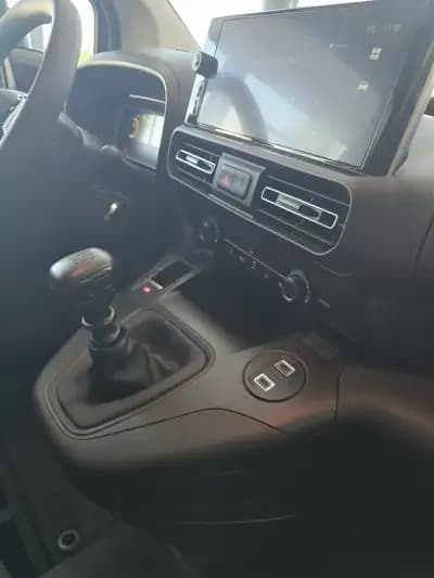 Vendo Opel Combo 2024 - 21900 EUR, 11972 km - AUTO.MOTO.pt