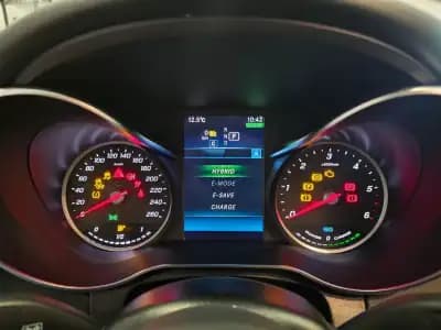 Vendo Mercedes-Benz C 300 2020 - 30980 EUR, 98799 km - AUTO.MOTO.pt