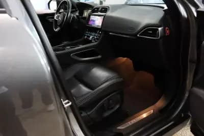 Sell Jaguar F-Pace 2018 - 33900 EUR, 70000 km - AUTO.MOTO.pt