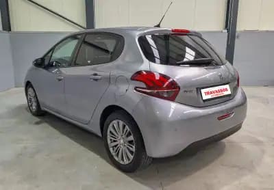 Vendo Peugeot 208 2019 - 13300 EUR, 120752 km - AUTO.MOTO.pt