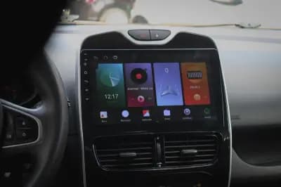 Vendo Renault Clio 2018 - 12480 EUR, 121000 km - AUTO.MOTO.pt