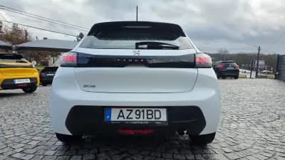 Vendo Peugeot 208 2023 - 14990 EUR, 31000 km - AUTO.MOTO.pt