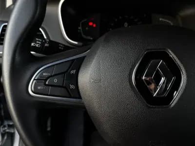 Vendo Renault Mégane Sport Tourer 2022 - 16990 EUR, 132900 km - AUTO.MOTO.pt