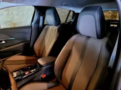 Vendo Peugeot e-208 2022 - 27500 EUR, 7504 km - AUTO.MOTO.pt