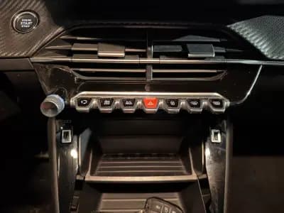 Vendo Peugeot e-2008 2021 - 19900 EUR, 40000 km - AUTO.MOTO.pt