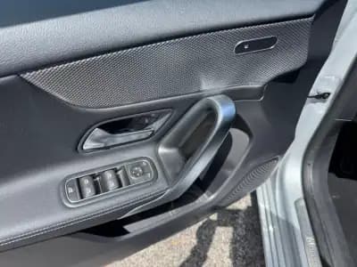 Vendo Mercedes-Benz A 200 2020 - 24900 EUR, 50500 km - AUTO.MOTO.pt