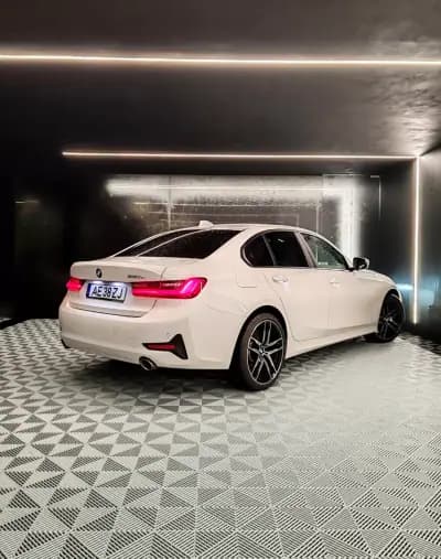 Vendo BMW 330e 2021 - 28750 EUR, 122142 km - AUTO.MOTO.pt