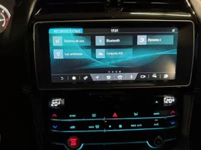 Sell Jaguar F-Pace 2016 - 30999 EUR, 144450 km - AUTO.MOTO.pt