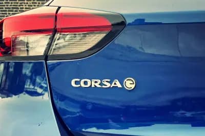 Vendo Opel Corsa-e 2020 - 15250 EUR, 84000 km - AUTO.MOTO.pt