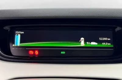 Vendo Renault Zoe 2018 - 10780 EUR, 52260 km - AUTO.MOTO.pt