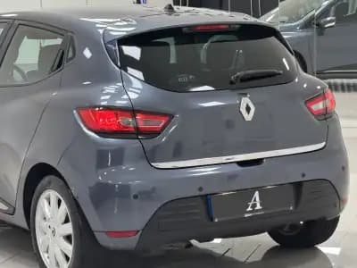 Vendo Renault Clio 2017 - 11890 EUR, 109000 km - AUTO.MOTO.pt