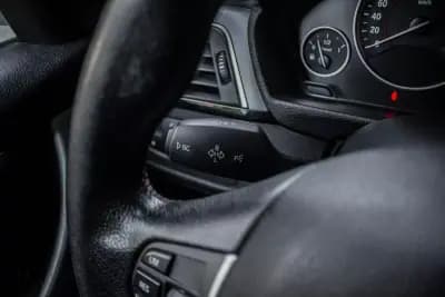 Vendo BMW 318 2015 - 16900 EUR, 246569 km - AUTO.MOTO.pt