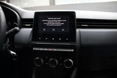 Vendo Renault Clio 2022 - 19800 EUR, 84000 km - AUTO.MOTO.pt