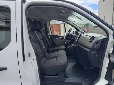 Vendo Renault Trafic 2018 - 16490 EUR, 152226 km - AUTO.MOTO.pt
