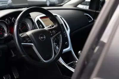 Sell Opel Astra Sports Tourer 2015 - 7999 EUR, 278000 km - AUTO.MOTO.pt