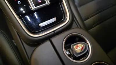 Sell Porsche Panamera 2020 - 84500 EUR, 42501 km - AUTO.MOTO.pt