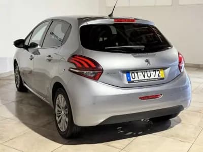 Sell Peugeot 208 2018 - 11900 EUR, 123326 km - AUTO.MOTO.pt