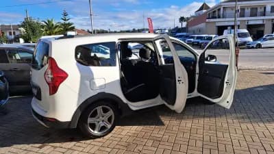 Vendo Dacia Lodgy 2021 - 15900 EUR, 130712 km - AUTO.MOTO.pt