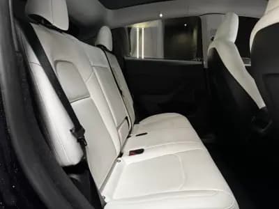 Vendo Tesla Model Y 2024 - 43990 EUR, 35600 km - AUTO.MOTO.pt