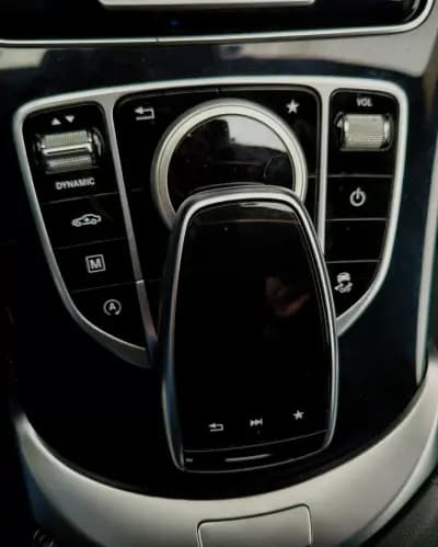 Sell Mercedes-Benz GLC 250 2019 - 34950 EUR, 169900 km - AUTO.MOTO.pt