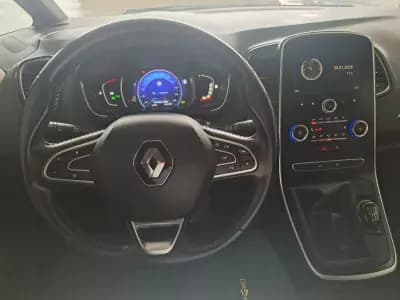 Sell Renault Scénic 2017 - 9980 EUR, 262136 km - AUTO.MOTO.pt