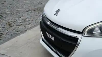 Vendo Peugeot 208 2015 - 9500 EUR, 210000 km - AUTO.MOTO.pt