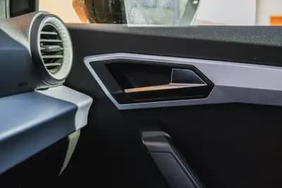 Sell SEAT Arona 2023 - 17500 EUR, 52100 km - AUTO.MOTO.pt