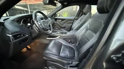 Vendo Jaguar F-Pace 2018 - 24990 EUR, 165000 km - AUTO.MOTO.pt