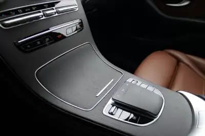 Vendo Mercedes-Benz GLC 300 2020 - 36900 EUR, 148682 km - AUTO.MOTO.pt