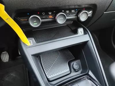 Vendo Citroën C4 2022 - 17900 EUR, 75500 km - AUTO.MOTO.pt