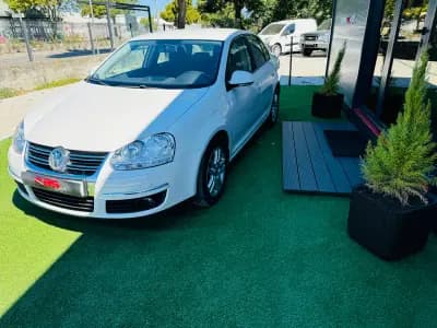 Vendo Volkswagen Jetta 2010 - 8000 EUR, 170000 km - AUTO.MOTO.pt